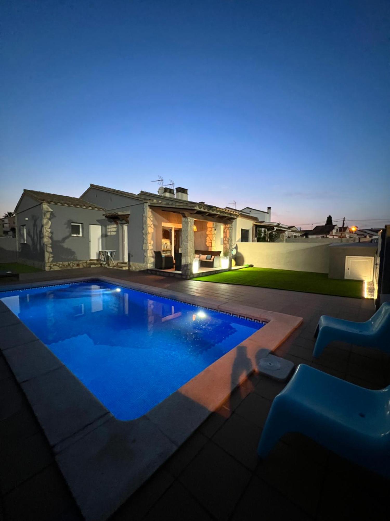 Casa En L Escala Con Piscina Y Wifi Free L'Escala Exterior foto